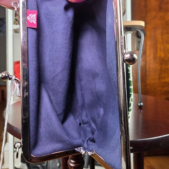 Hana Koromo - Hanpu Gamaguchi Clasp Handbag in Green/White Floral Print - Picture 10 of 11